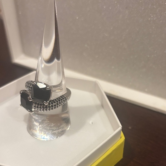 Black Onyx on Rhodium huggers - Picture 3 of 3